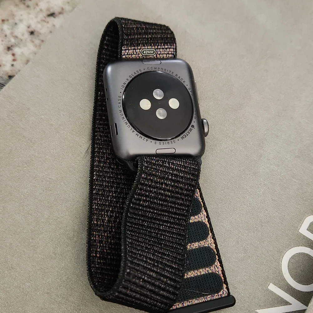 Apple Watch Series 3 - Black w Stretch Strap